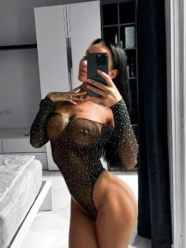 Annise escort