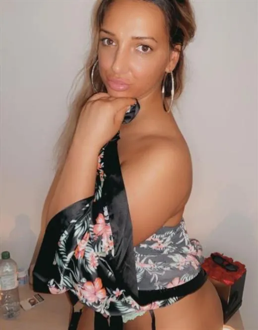 Alin_X, horny girls in Saint Tropez - 5524