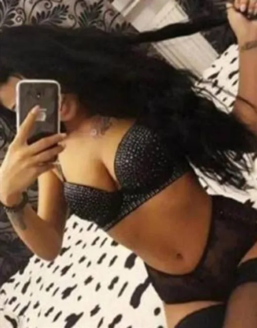 Escort Model Amalinde, Pau - 8311