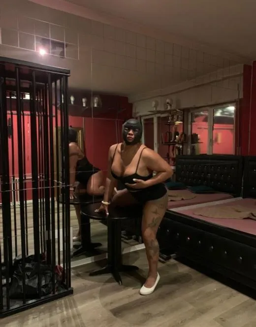 Berty, horny girls in Paris - 6181