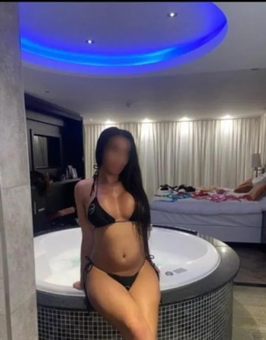Escort Model Caecilia, Roanne - 19105