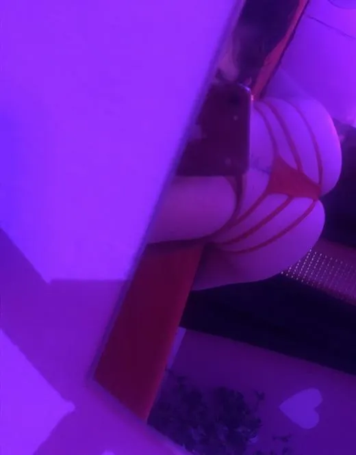 Delphi, horny girls in Saint Tropez - 9554