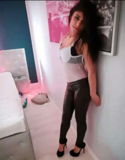 Eesa, escort in Etampes - 5862