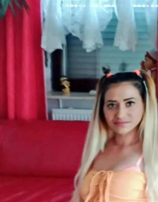 Gabi Eu, horny girls in Paris - 17184