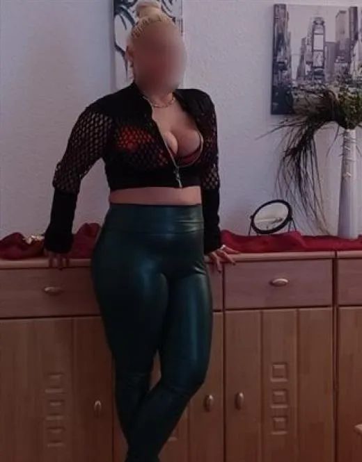 Jinna, horny girls in Paris - 7435