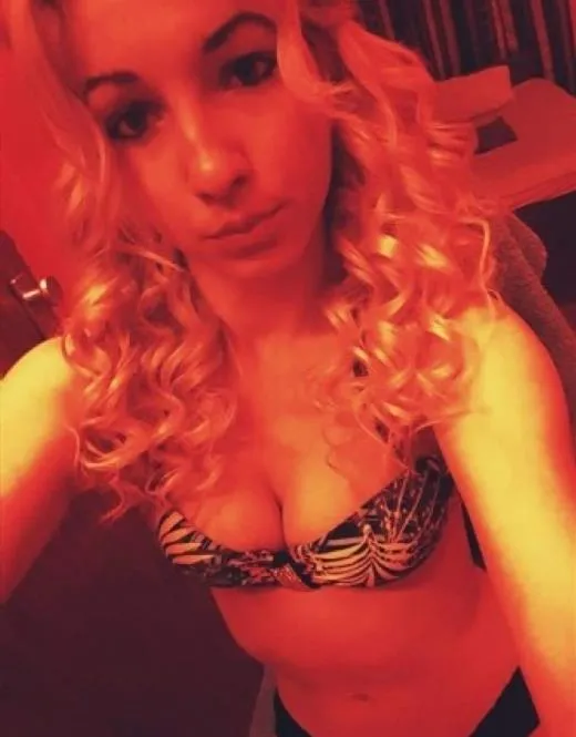 Escort Model Kamintakun, Roanne - 10347