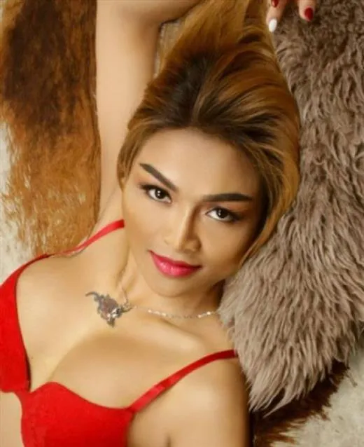 Escort Model Peiyou, Pau - 6675