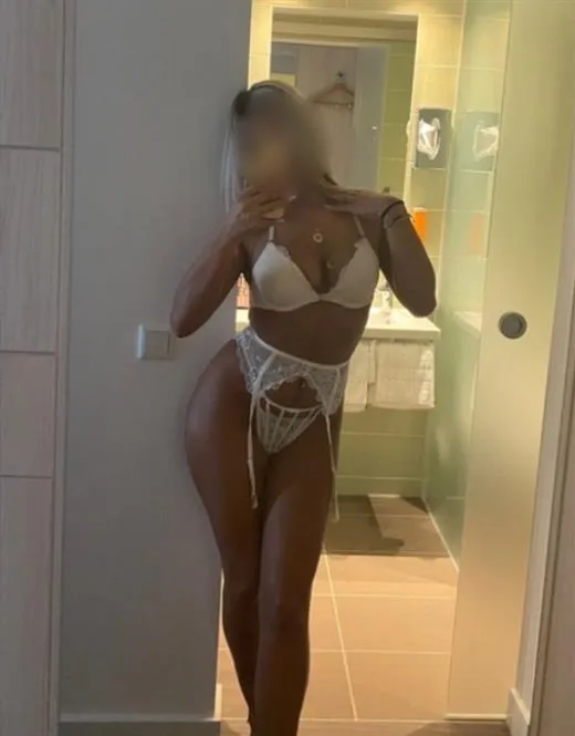Escort Model Sofi Rose, Nimes - 8033