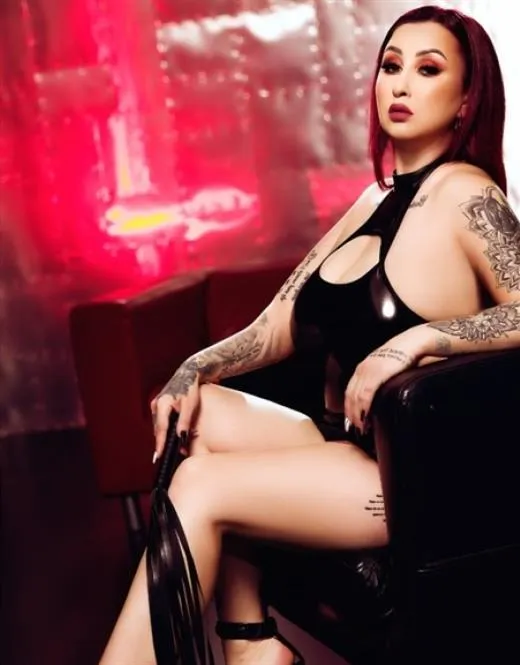 Escort Wai Yan, Melun - 7135