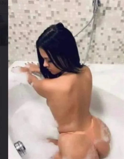 Yi En, escort in Lille - 3196